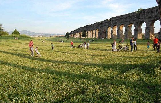 Appian Way, the perfect weekend family picnic spot in Rome